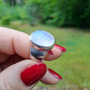 Ring Regenbogenmondstein, oval gross in Sterlingsilber, Größe 54