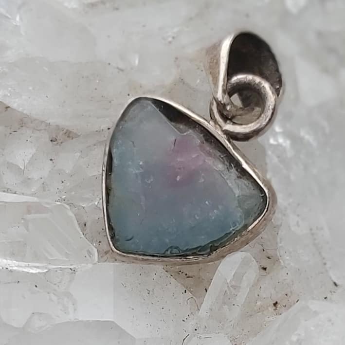 Turmalin blau mit rotem Kern in 925er Silber gefasst Gr.S