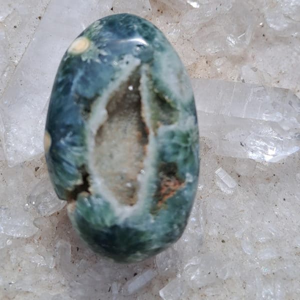 Ozeanchalcedon gebohrte Anhänger Gr.L in toller Farbe, Madagaskar – Bild 53