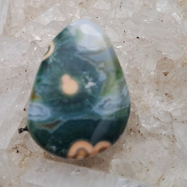 Ozeanchalcedon gebohrte Anhänger Gr.L in toller Farbe, Madagaskar – Bild 11